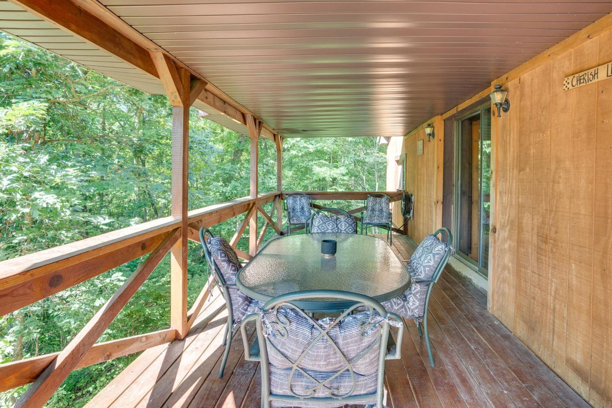 French Lick Getaway With Deck, Grill And Fire Pit!别墅 外观 照片